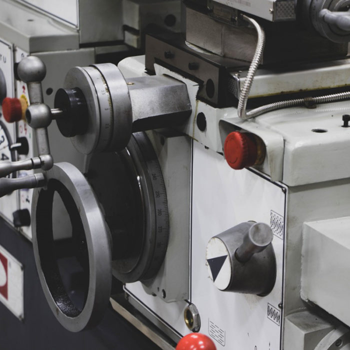 SPF-1000PS универсальный токарный станок с УЦИ