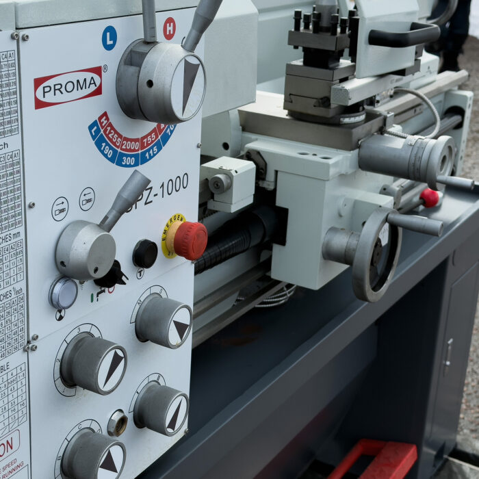 SPZ-1000 универсальный токарный станок с УЦИ