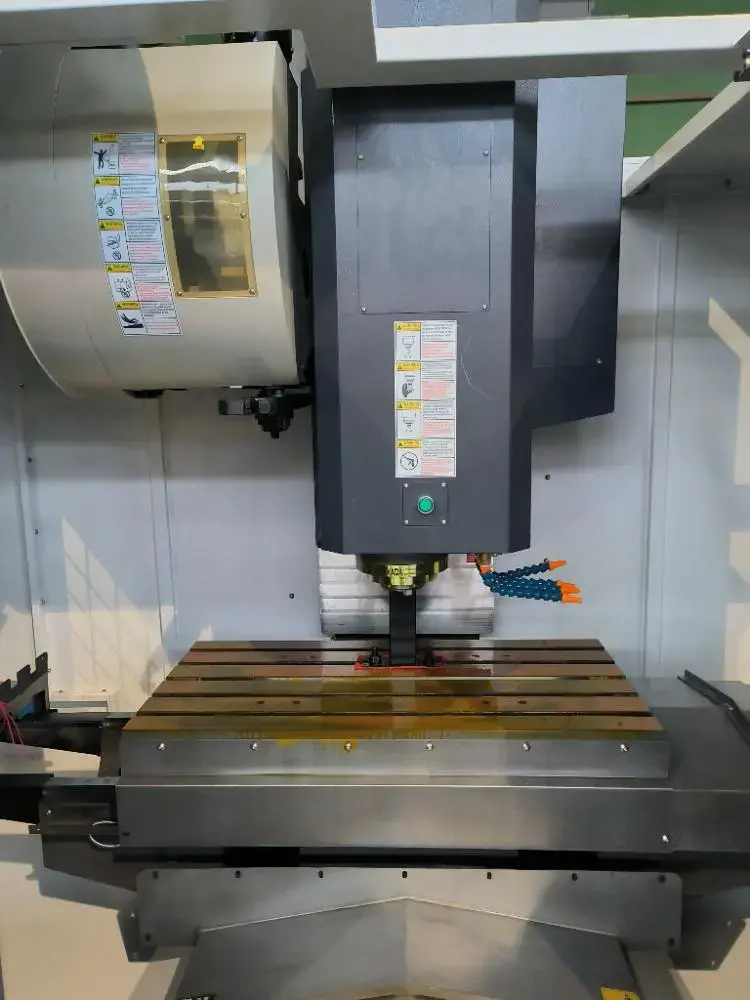 Фрезерный обрабатывающий центр с ЧПУ VMC850 (Siemens 828D)