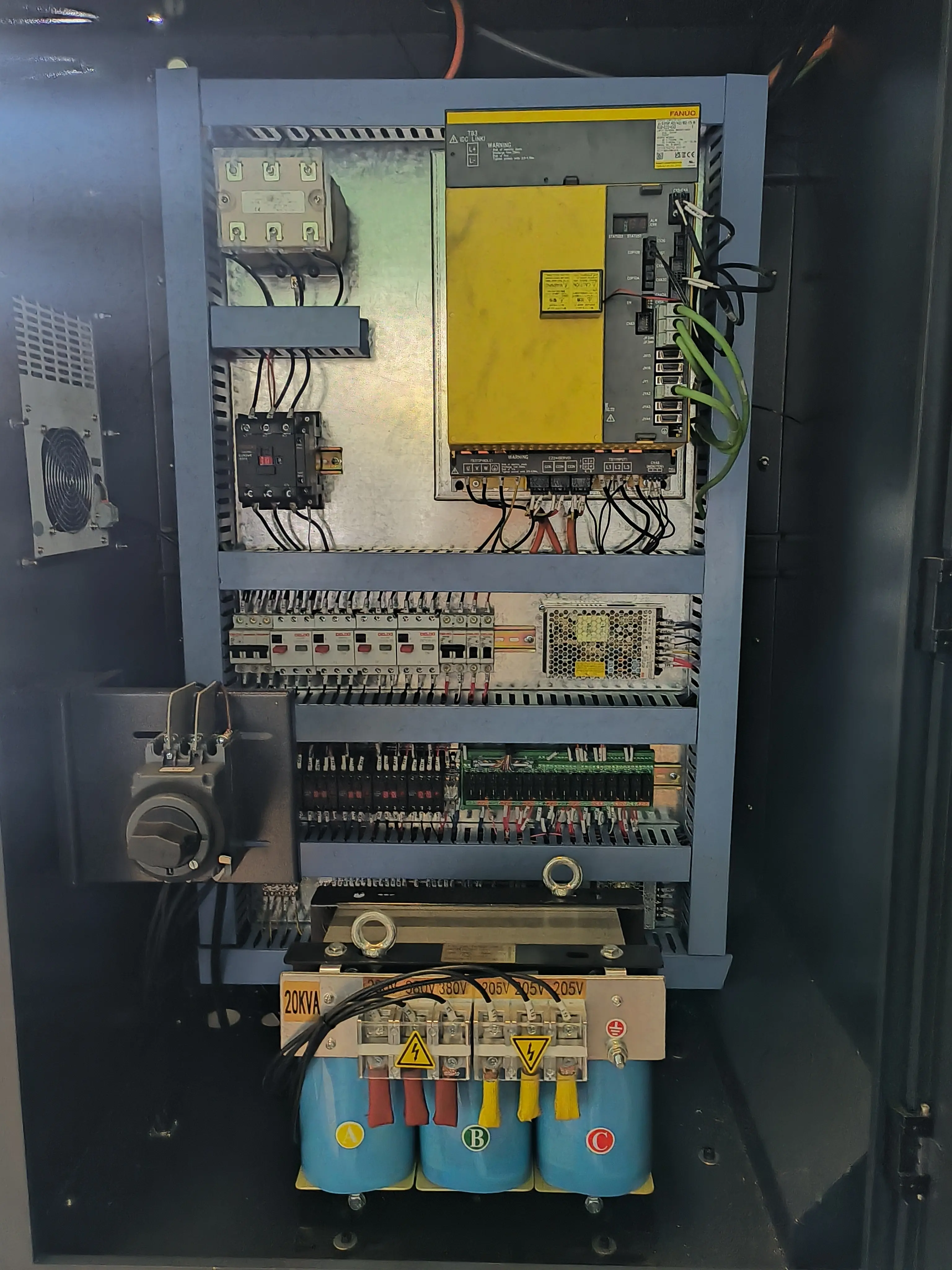 Фрезерный обрабатывающий центр с ЧПУ VMC855 (Fanuc Oi-MF tf plus)