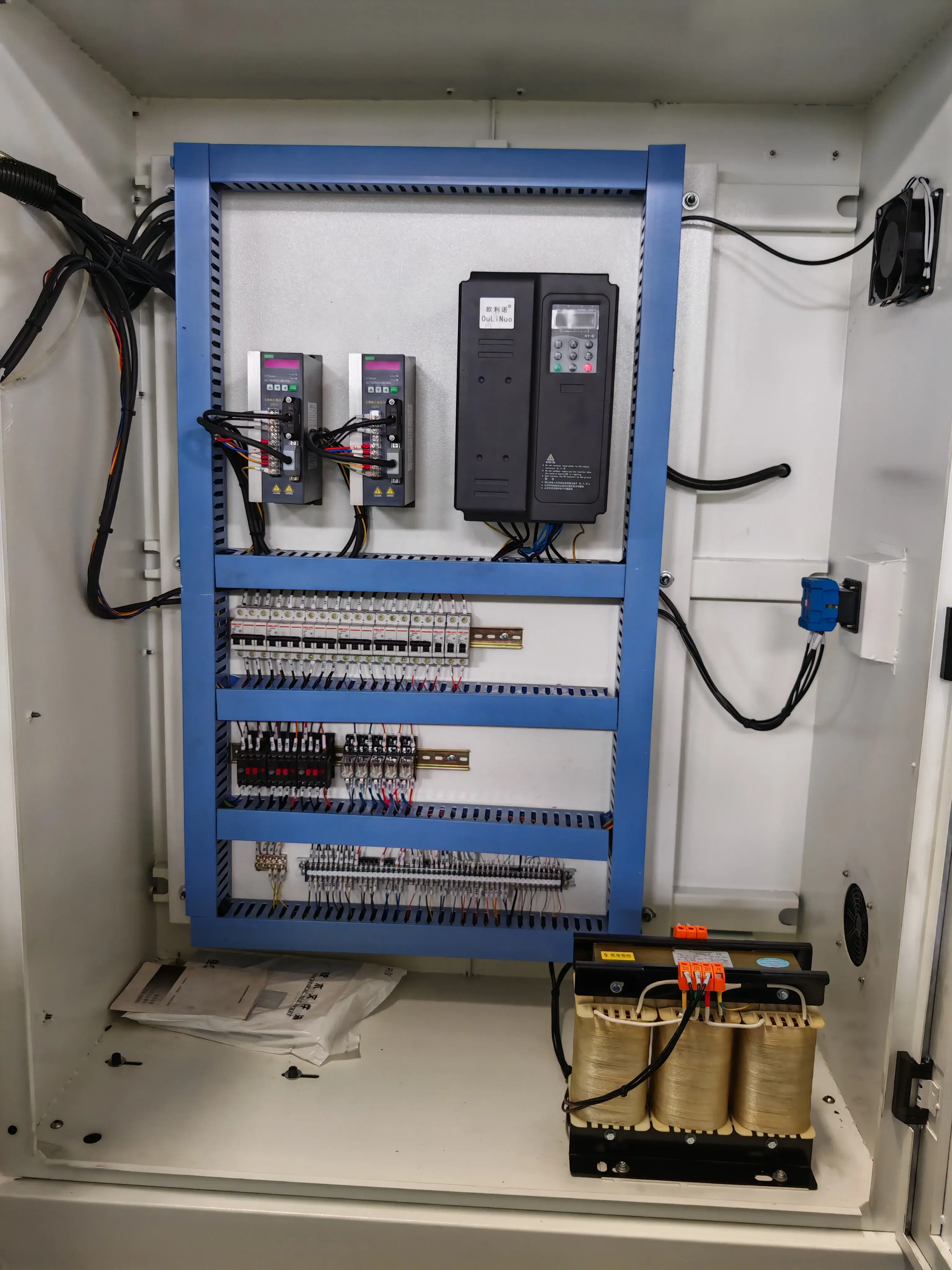 Токарный станок с ЧПУ Realrez CK 61100х1500 (GSK980TDC)