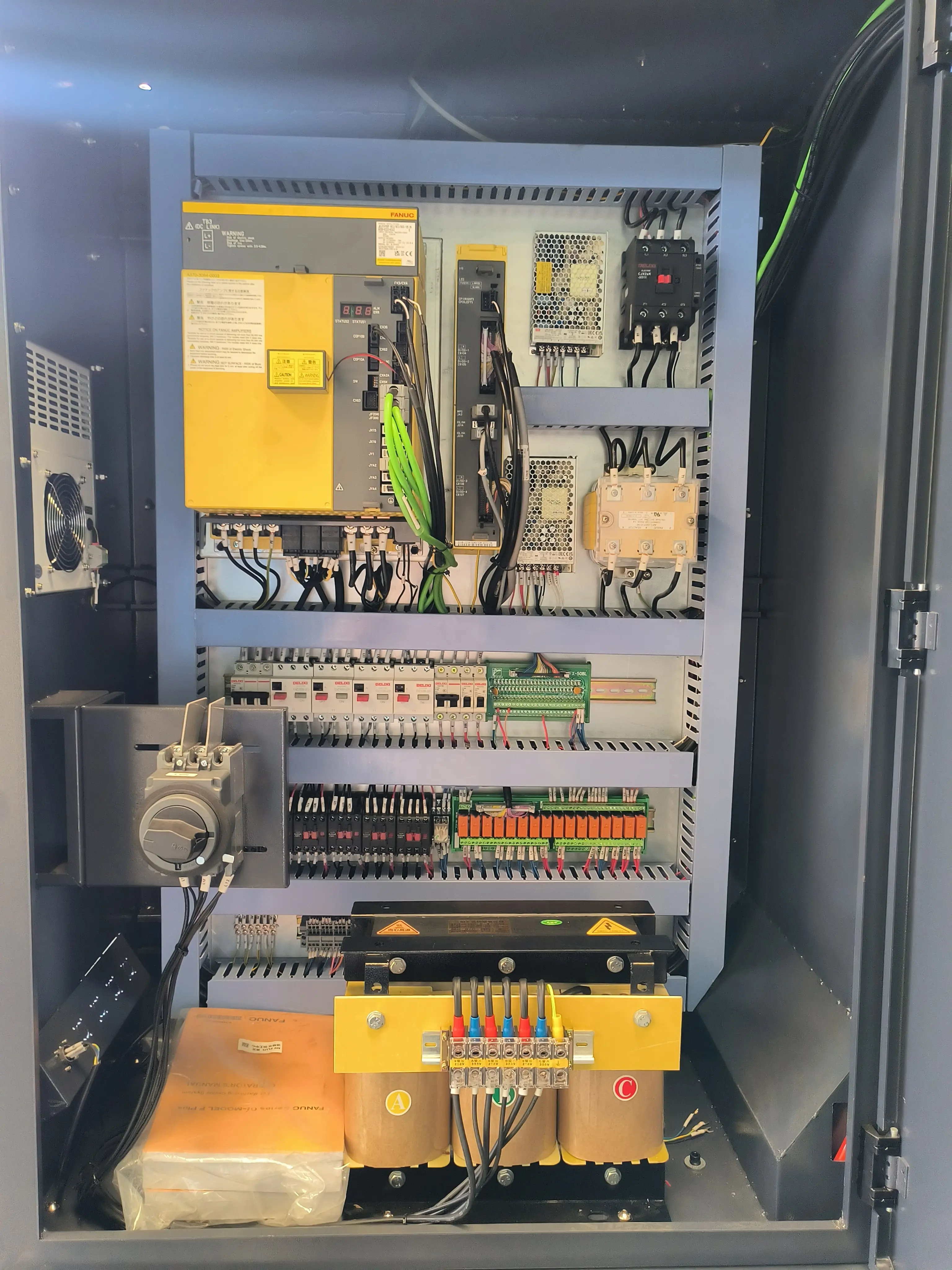 Фрезерный обрабатывающий центр с ЧПУ VMC850 (Fanuc Oi-MF plus)