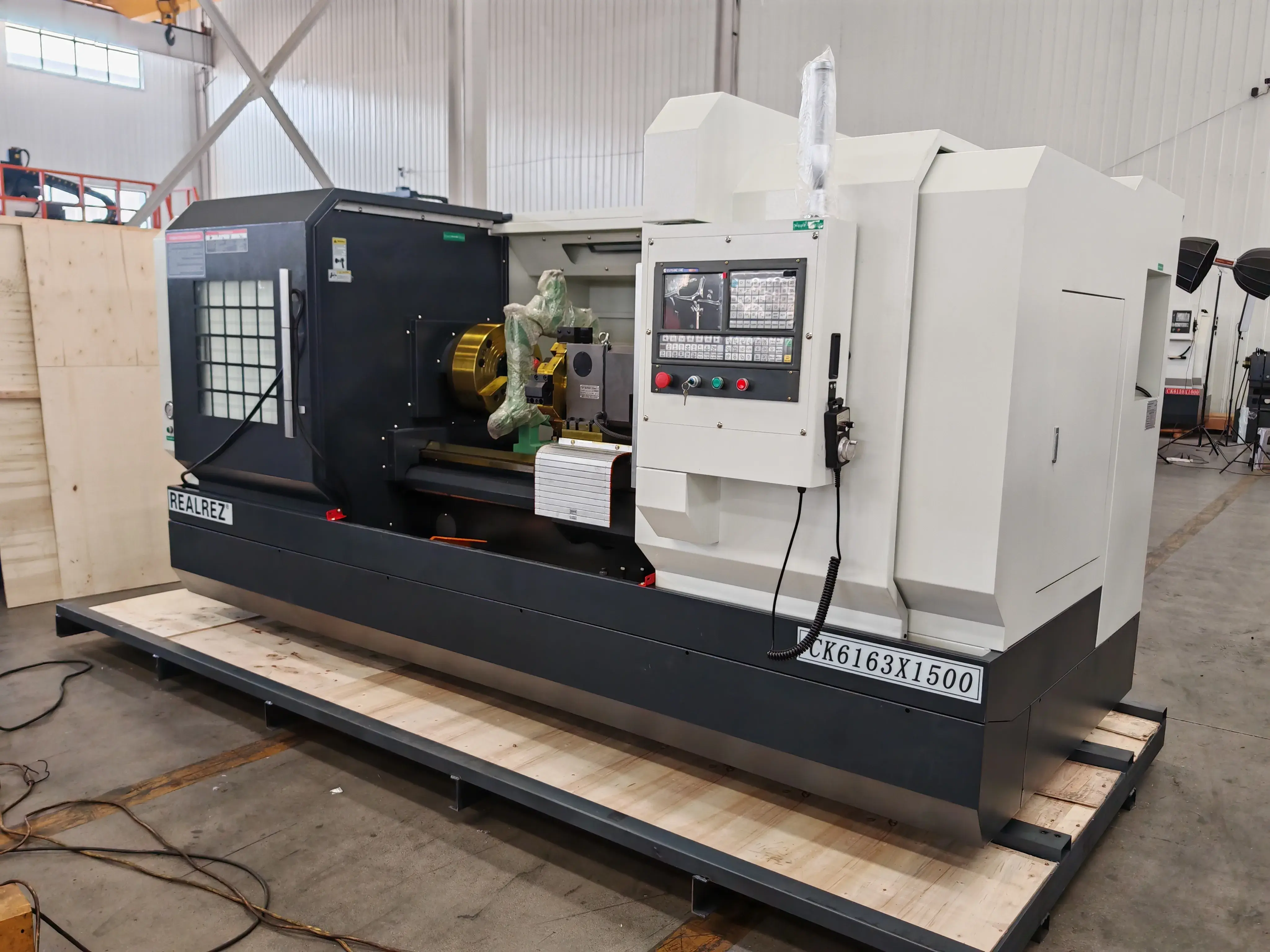 Токарный станок с ЧПУ Realrez CK 6163х1500 (GSK980TDC)
