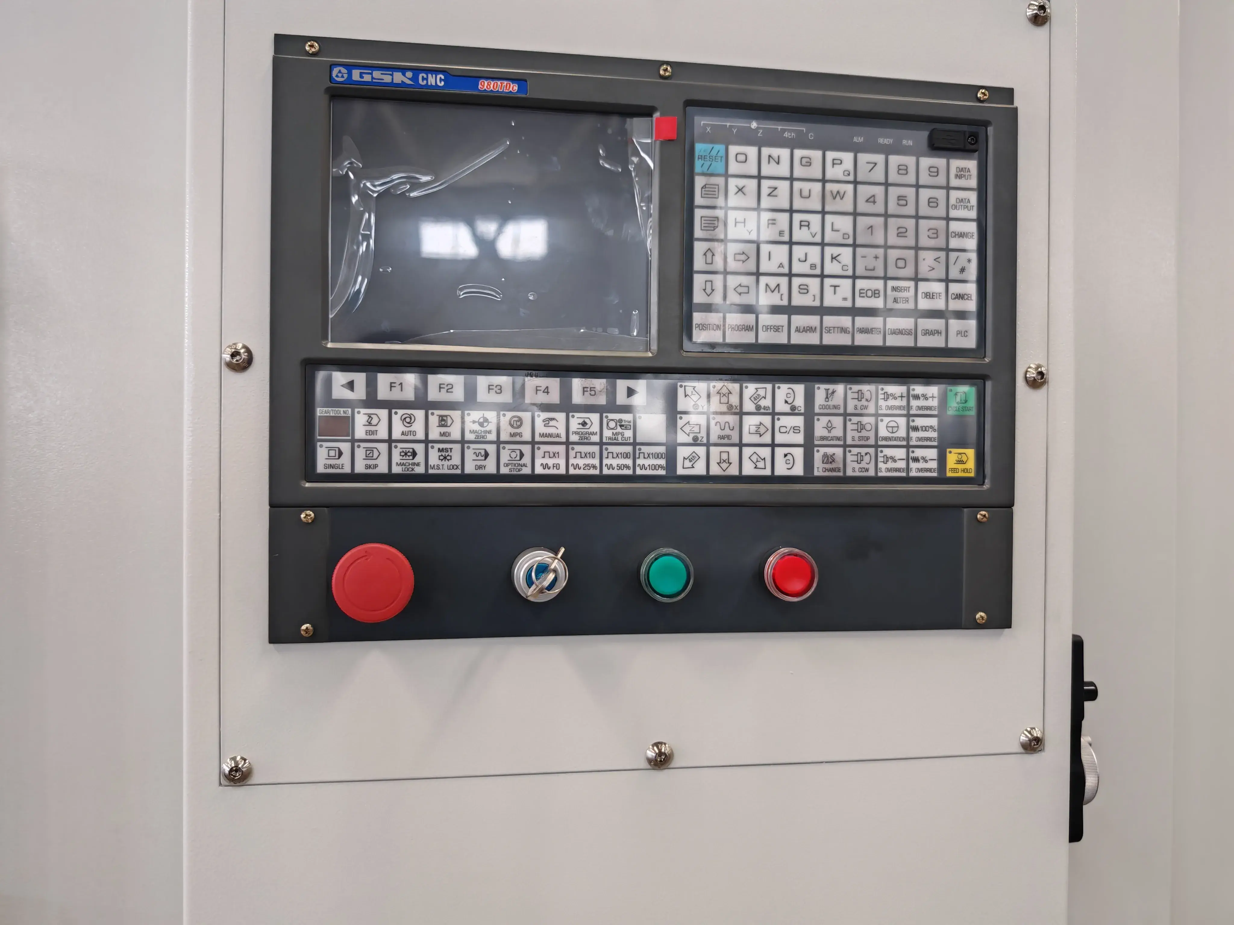 Токарный станок с ЧПУ Realrez CK 61100х1500 (GSK980TDC)