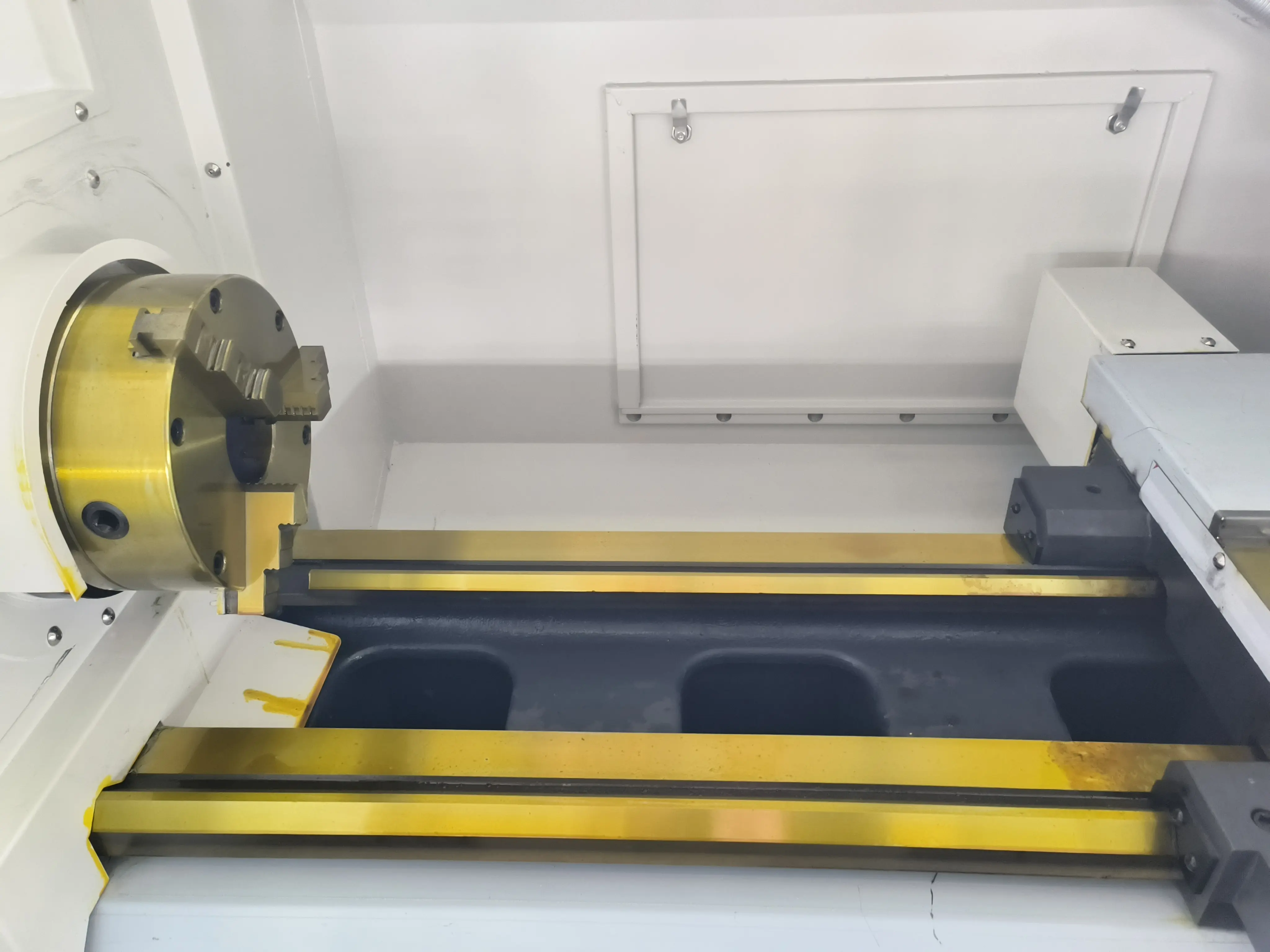 Токарный станок с ЧПУ REALREZ CK 6150х1000 GHM4 (утяжеленная станина)