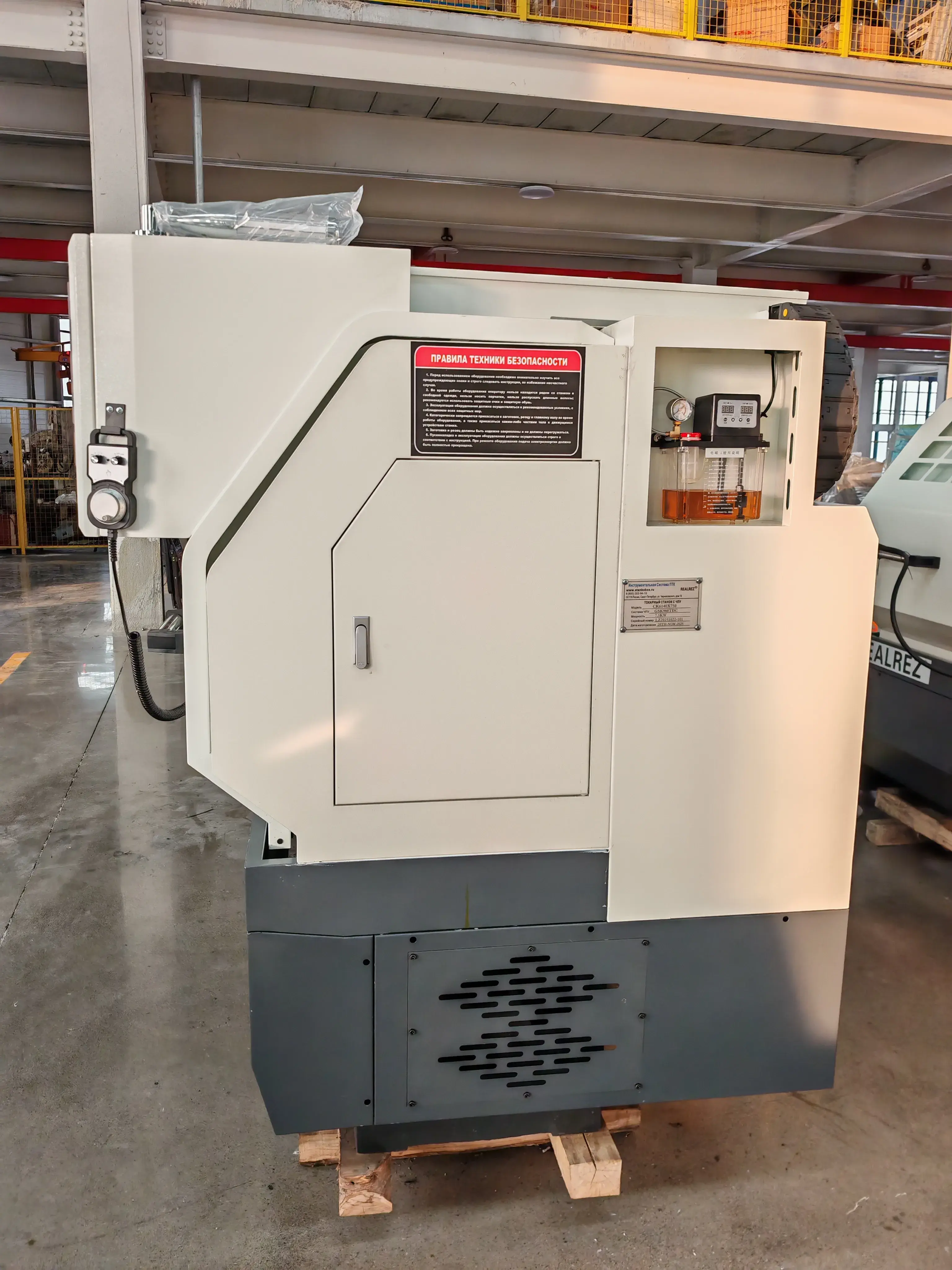 Токарный станок с ЧПУ Realrez CK 6140х750 GAH8
