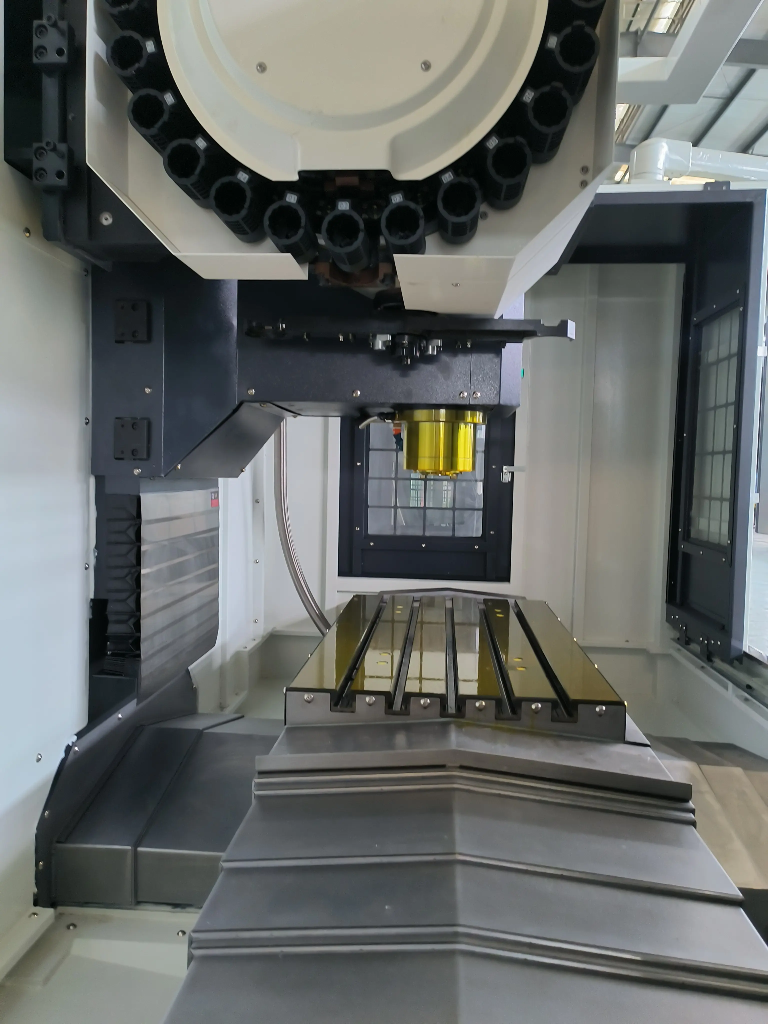 Фрезерный обрабатывающий центр с ЧПУ VMC855 (Fanuc Oi-MF tf plus)