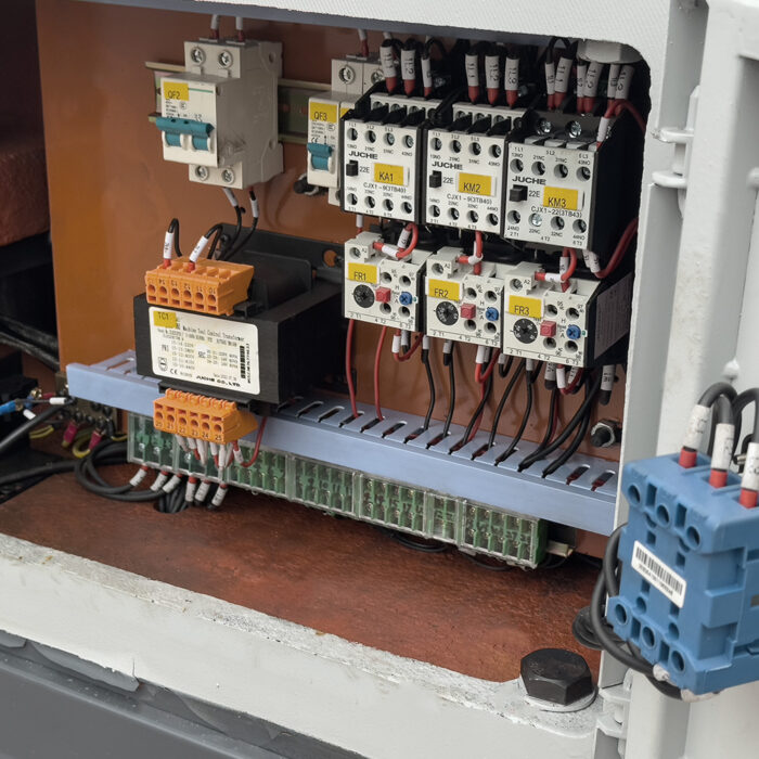 SPV-1500/660 универсальный токарный станок  с УЦИ