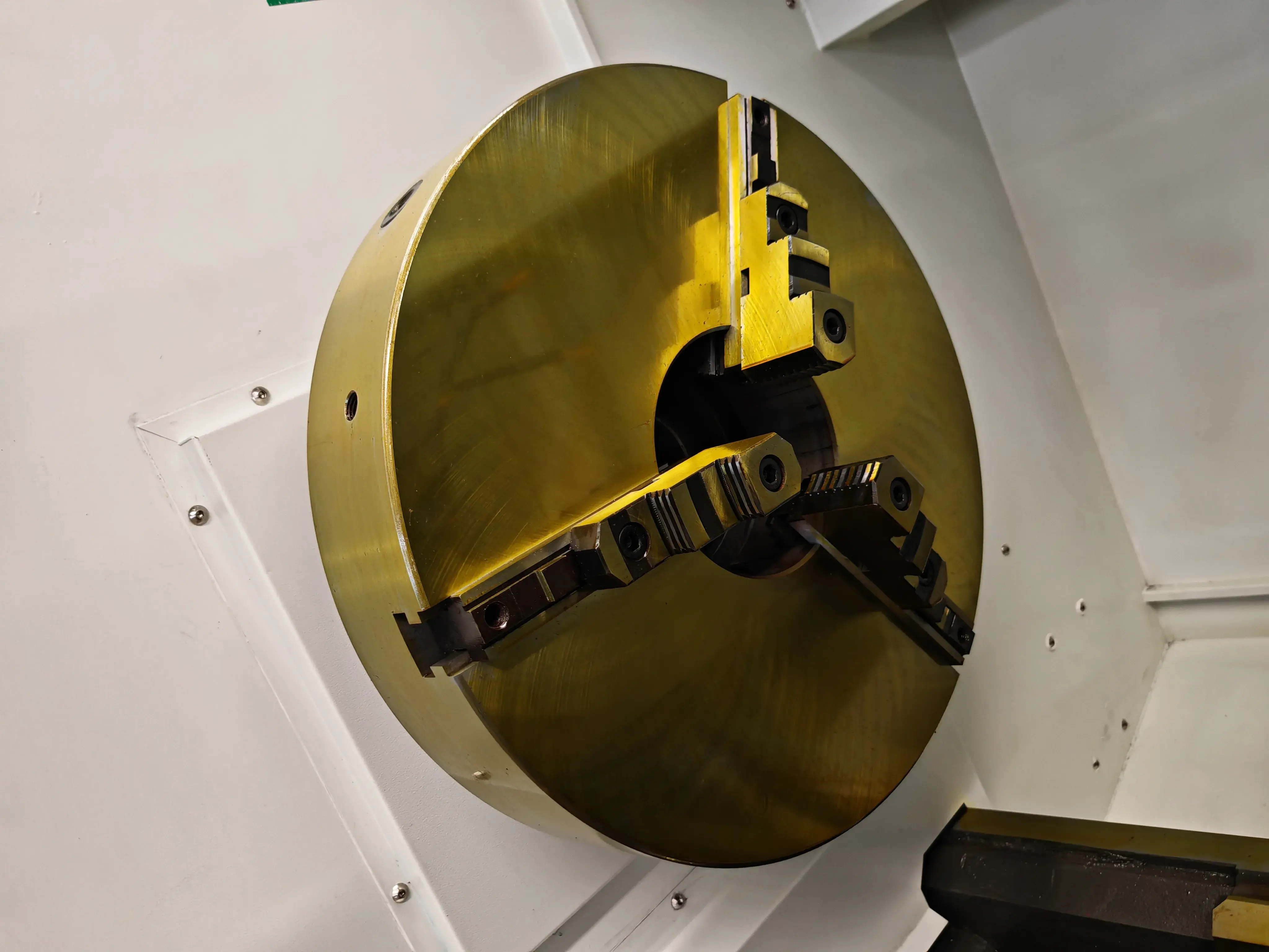 Токарный станок с ЧПУ Realrez CK 61100х1500 (GSK980TDC)