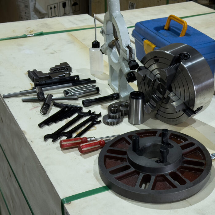 SPZ-1000 универсальный токарный станок с УЦИ