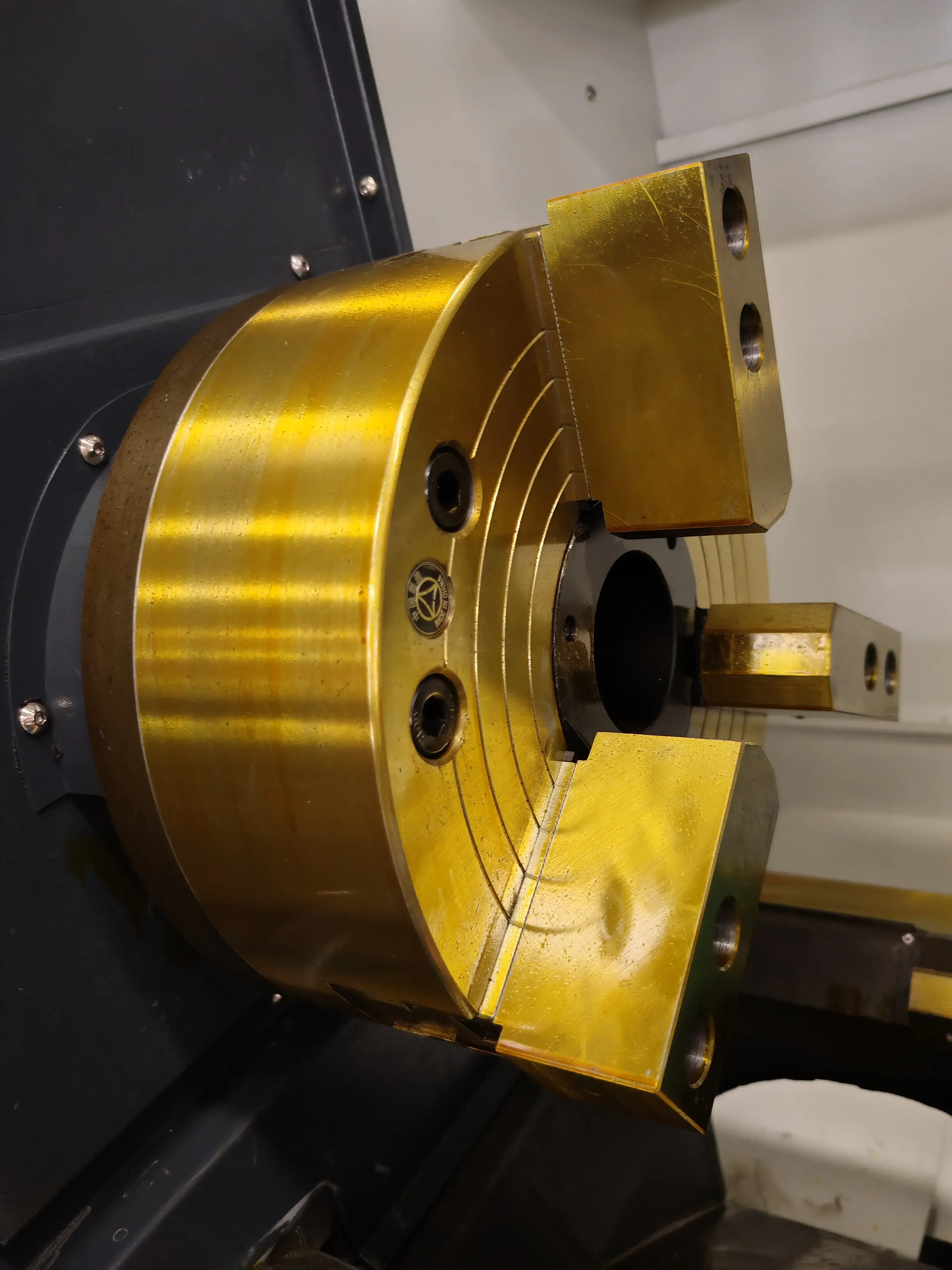 Токарный станок с ЧПУ Realrez CK 6163х1500 (GSK980TDC)