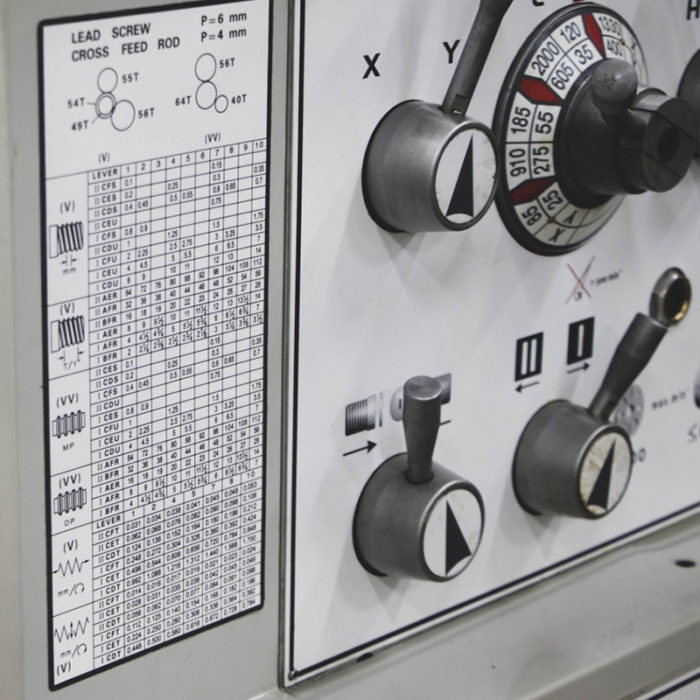 SPF-1000PS универсальный токарный станок с УЦИ