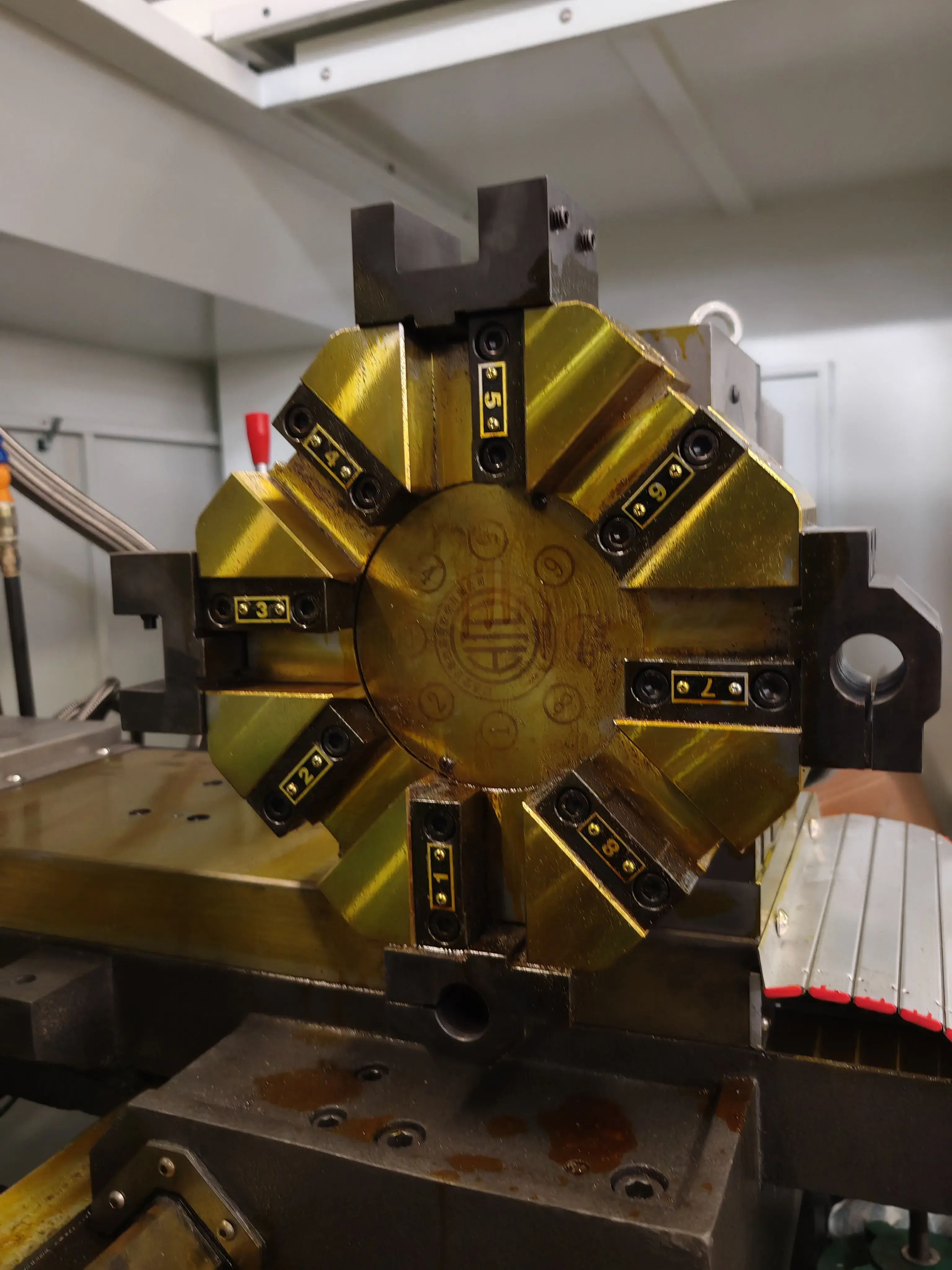 Токарный станок с ЧПУ Realrez CK 6163х1500 (GSK980TDC)